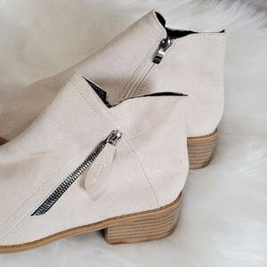 NEW without tags Cream Ankle Booties with Silver side zip